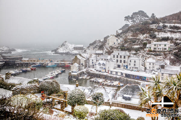 Polperro Harbour Covered In Snow 551